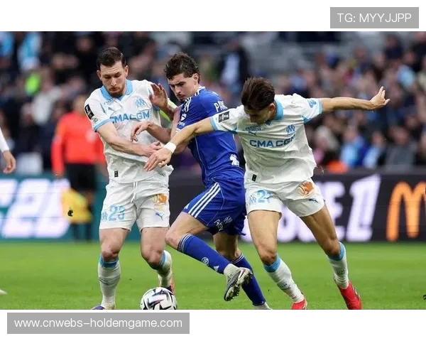 格林伍德轻巧挑射破门，马赛2-2战平斯特拉斯堡